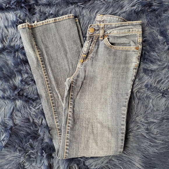 FINAL $❗GONE SOON • BITTEN Sarah Jessica Parker Jeans 2. WAS $45. - Picture 3 of 16